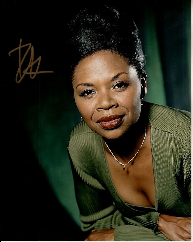 SIMBI KHALI hand-signed 3RD ROCK FROM THE SUN 8x10 color closeup w/ UACC RD