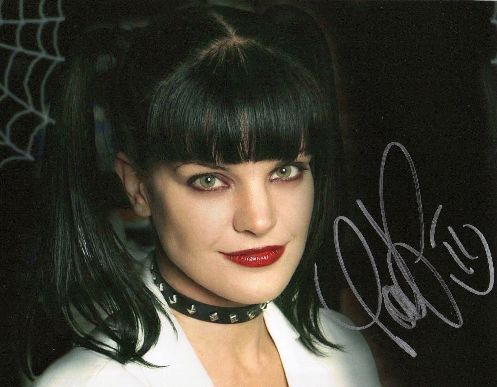 PAULEY PERRETTE AUTOGRAPHED SIGNED A4 PP POSTER Photo Poster painting PRINT 14