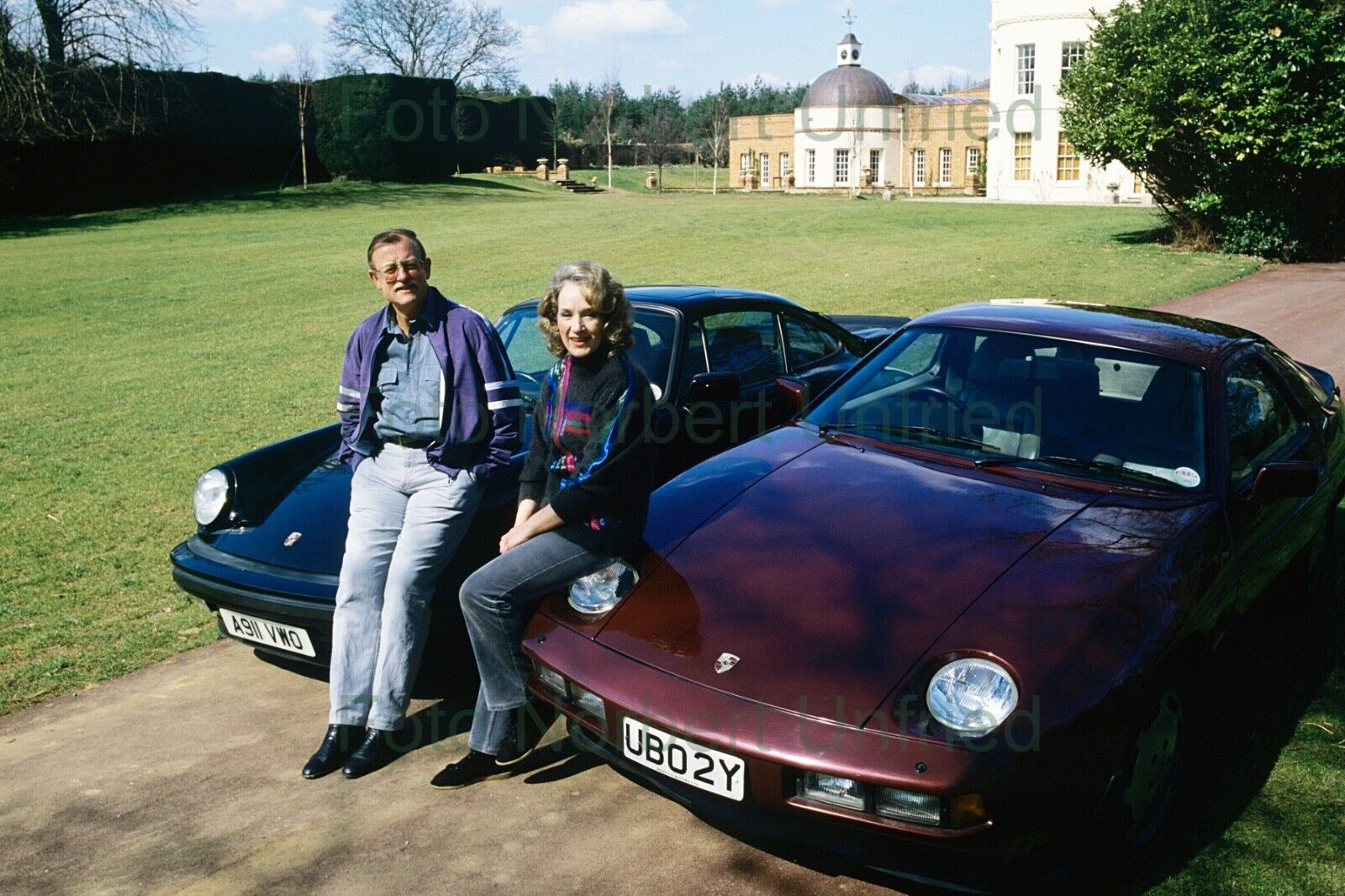 Roger Whittaker With Woman And Car 20 X 30 CM Photo Poster painting Without Autograph Nr 2-5