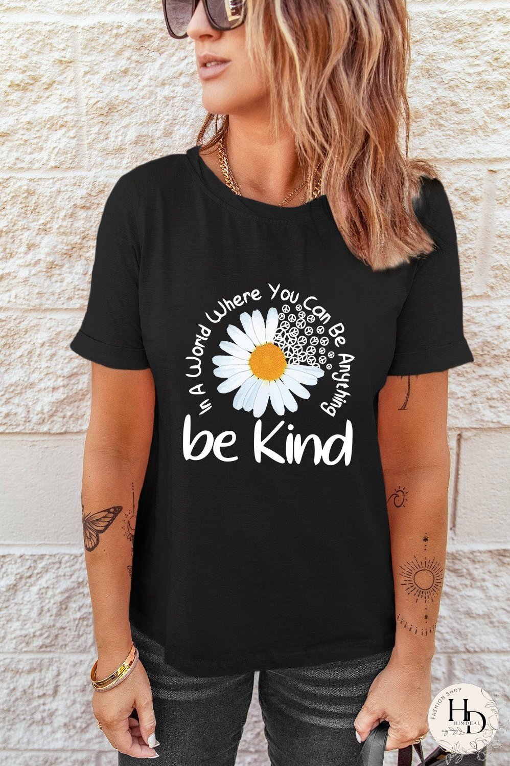 Kindness Blooms Graphic Tee with Daisy Print and Slogan Detail