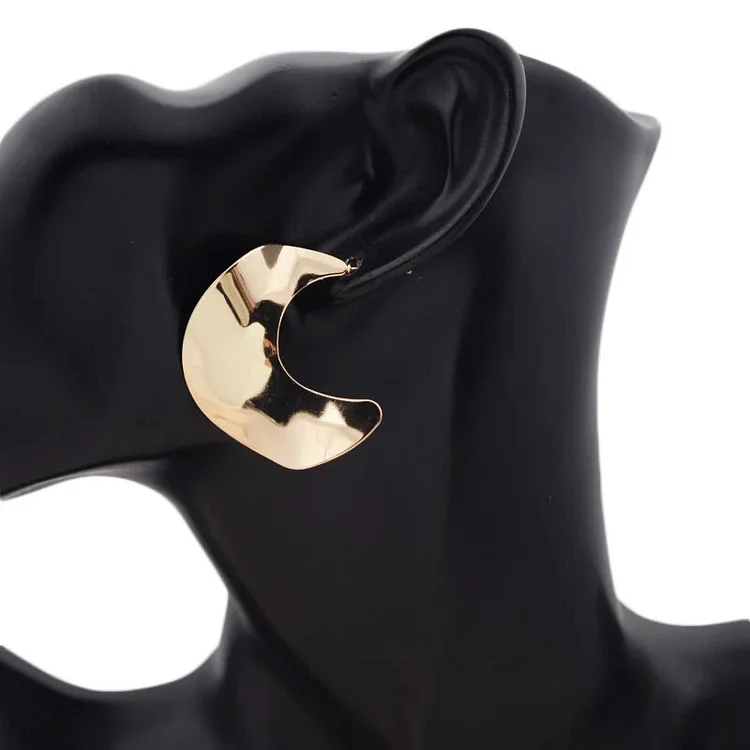 New Twisted C-shaped Women's Dangle Earrings Wave Curved Metal Geometric Earrings Retro Irregular Cool Stuff aretes de mujer