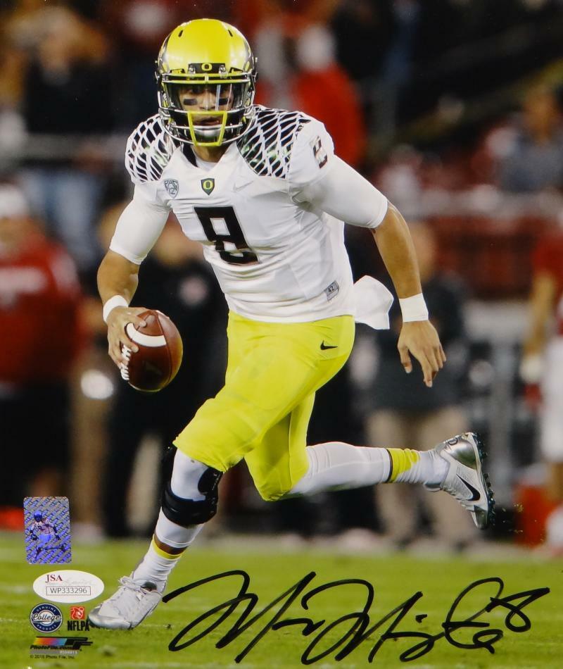 Marcus Mariota Autographed Oregon Ducks 8x10 On Field PF. Photo Poster painting- JSA W Auth