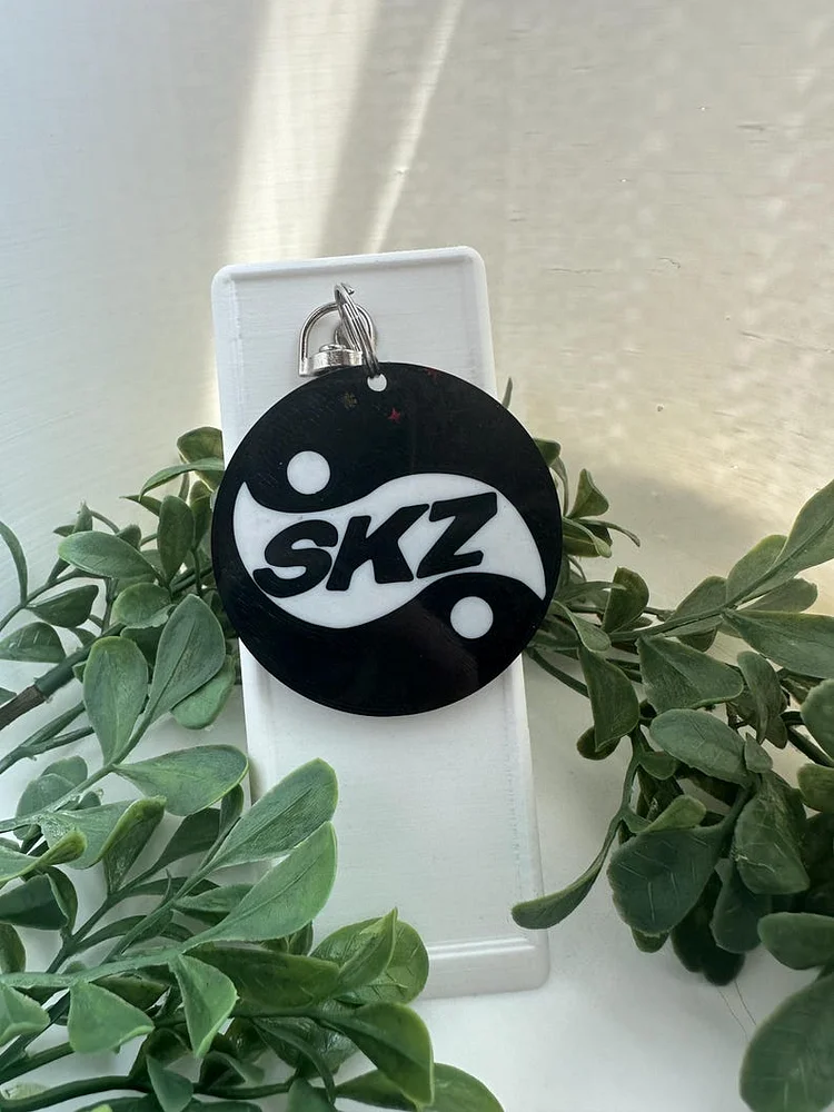 STRAY KIDS Karma Keychain