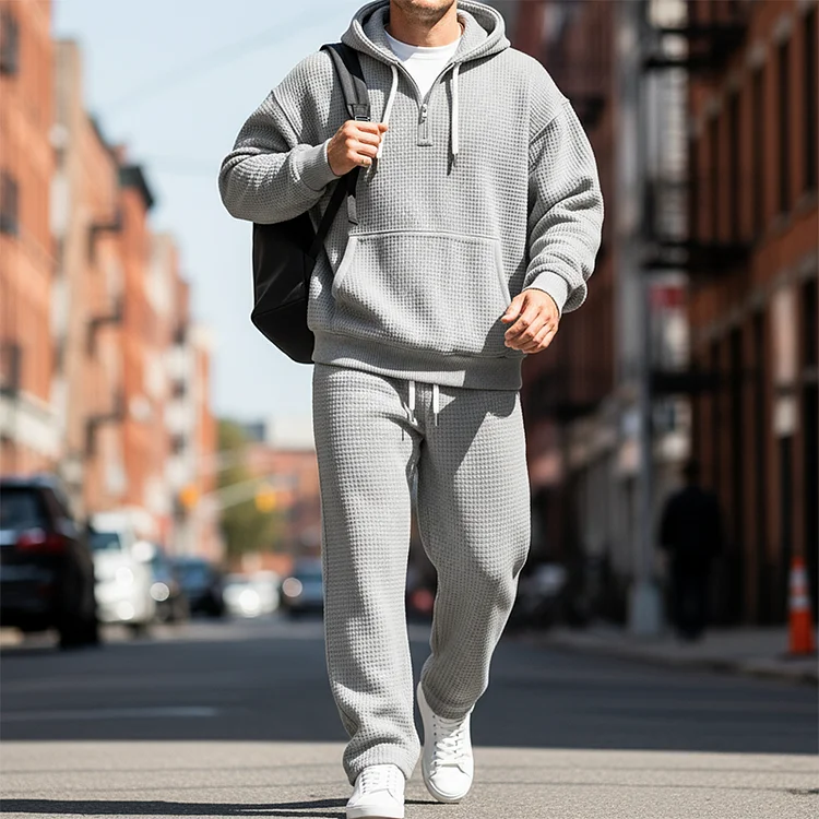 Herren-Kapuzenpullover und Jogginghose im Set