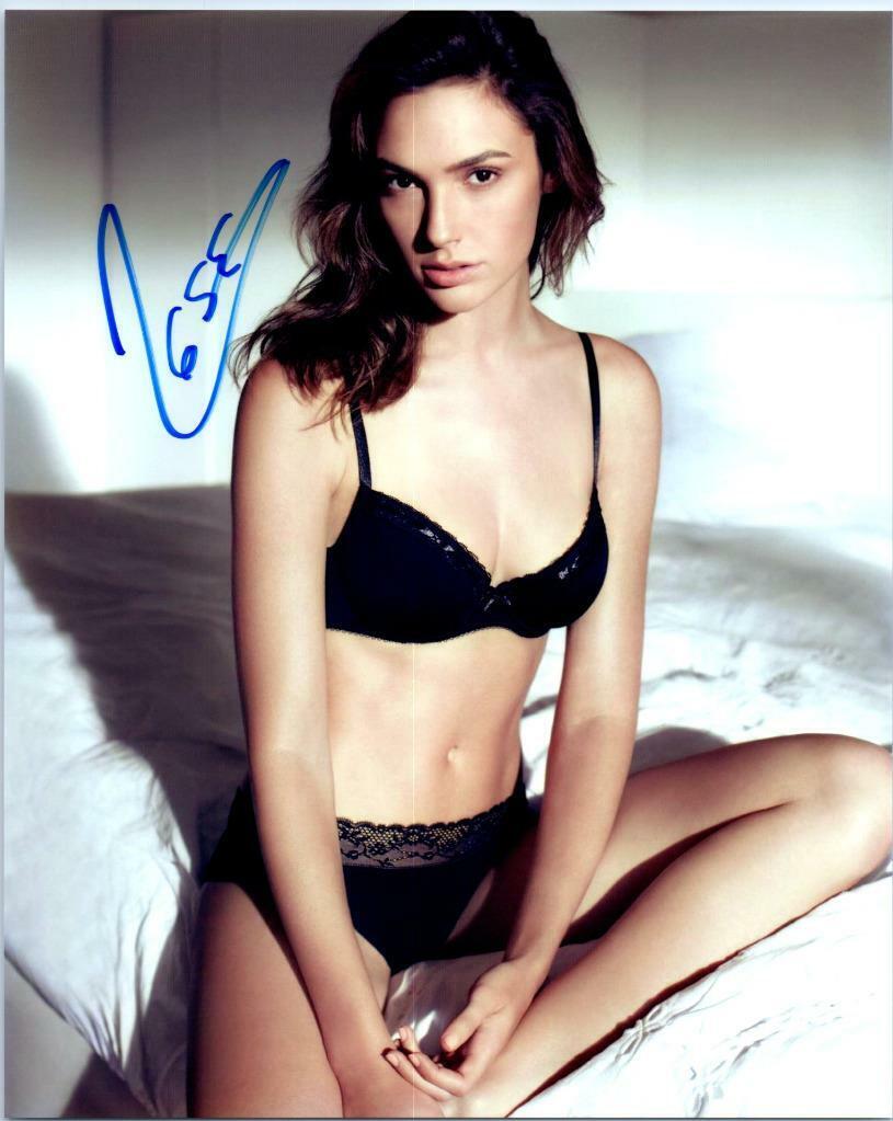 Gal Gadot autographed 8x10 Picture signed Photo Poster painting and COA