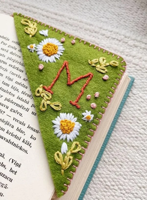 (🎁🎄CHRISTMAS EARLY SALE )Personalized hand embroidered corner bookmark