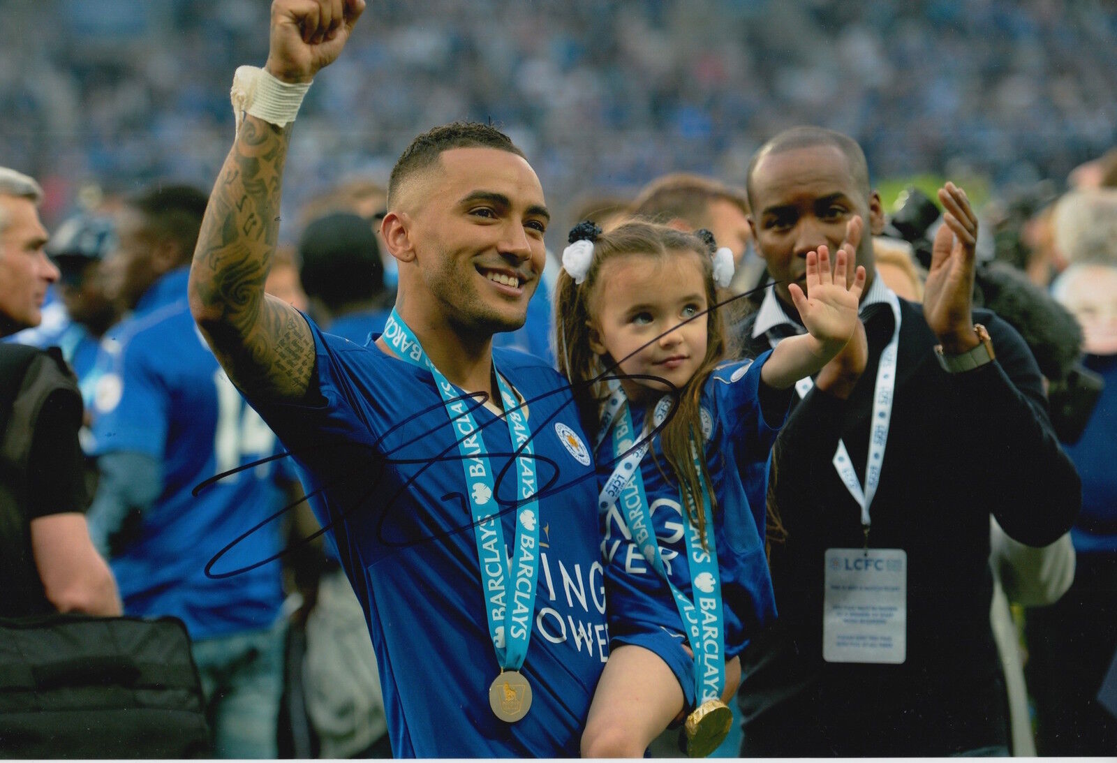 LEICESTER CITY HAND SIGNED DANNY SIMPSON 12X8 Photo Poster painting CHAMPIONS 16 TROPHY.