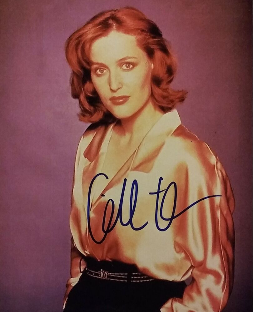 Gillian Anderson signed 8 x 10