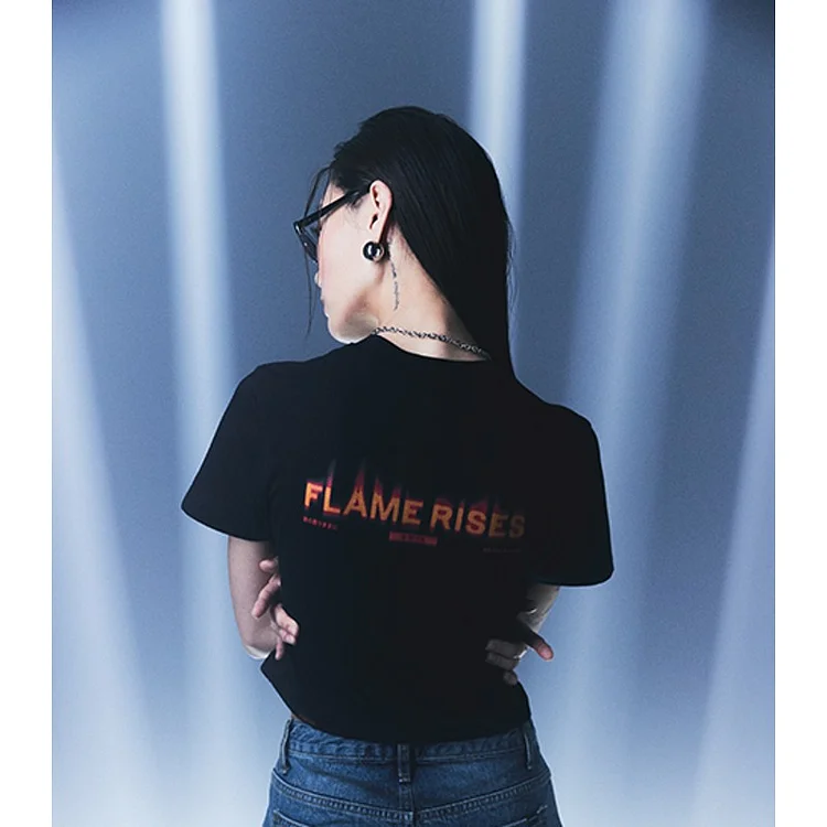 LE SSERAFIM 2023 TOUR 'FLAME RISES' Crop T-shirt
