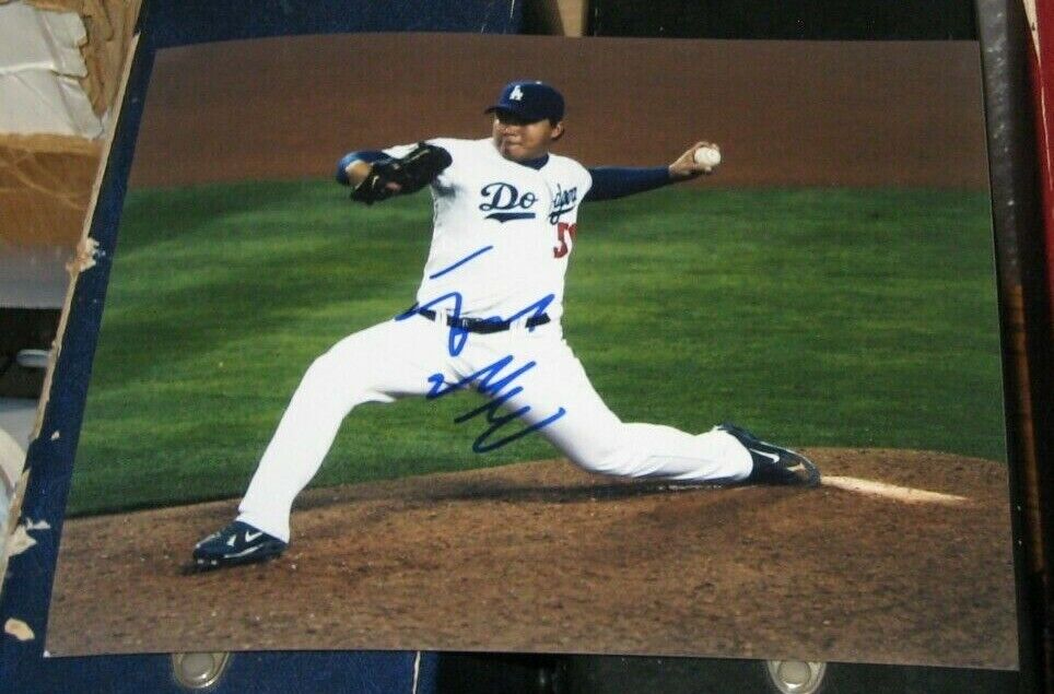 Hong-Chih Kuo Los Angeles Dodgers SIGNED AUTOGRAPHED 8x10 Photo Poster painting COA Baseball MLB