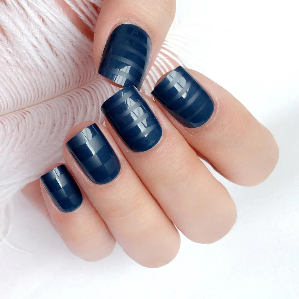 24Pcs Artificial Short Fake Nails 3D Holographic Sequins False Nails With Design DIY Full Cover Finger Tips Manicure Tools-Nail Inspo