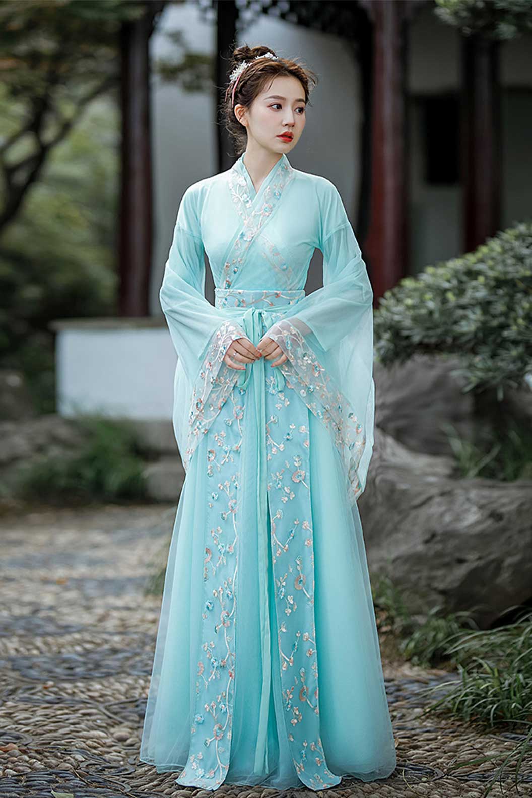 Wei Jin dynasty  hanfu green butterfly love flower embroidered sweet hanfu dress with wide sleeve - dielianhua 蝶恋花   Stupa Stones