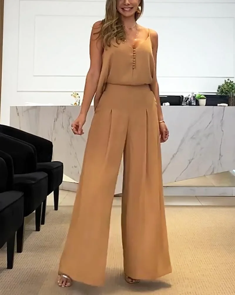 Solid coloured casual suit with buttons