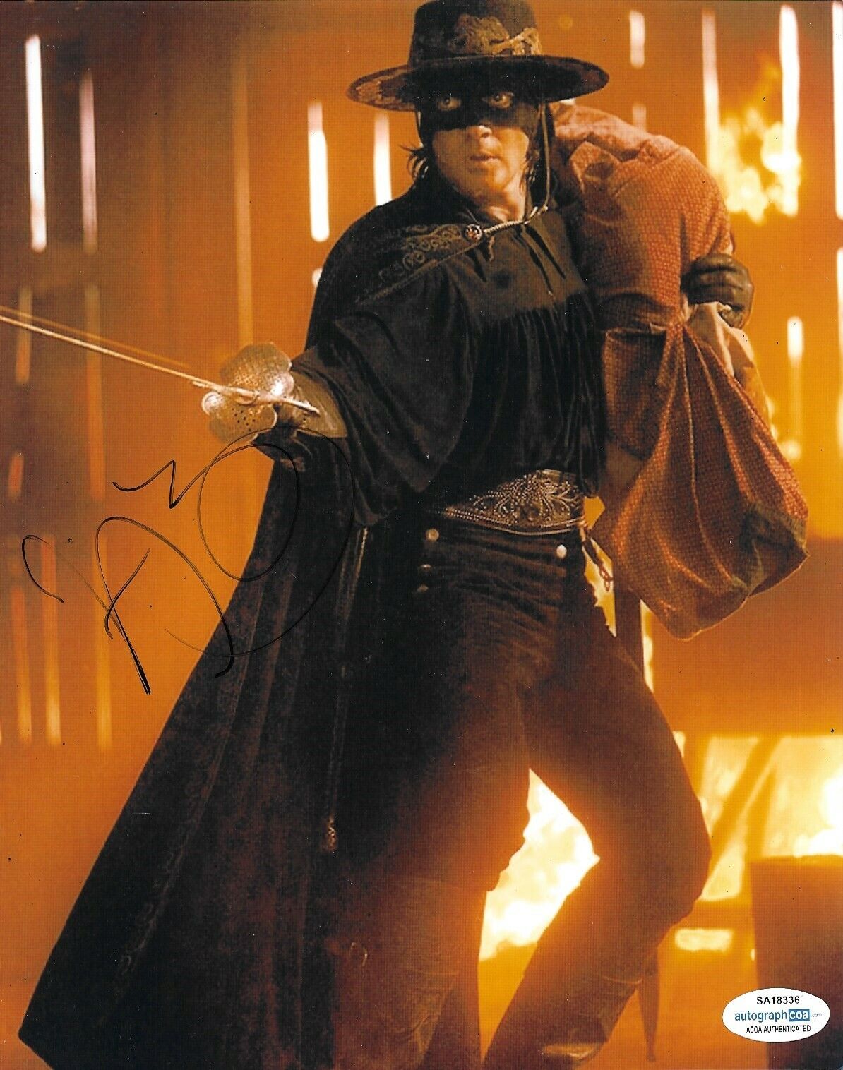 Antonio Banderas Signed The Legend Of Zorro 10x8 Photo Poster painting AFTAL ACOA