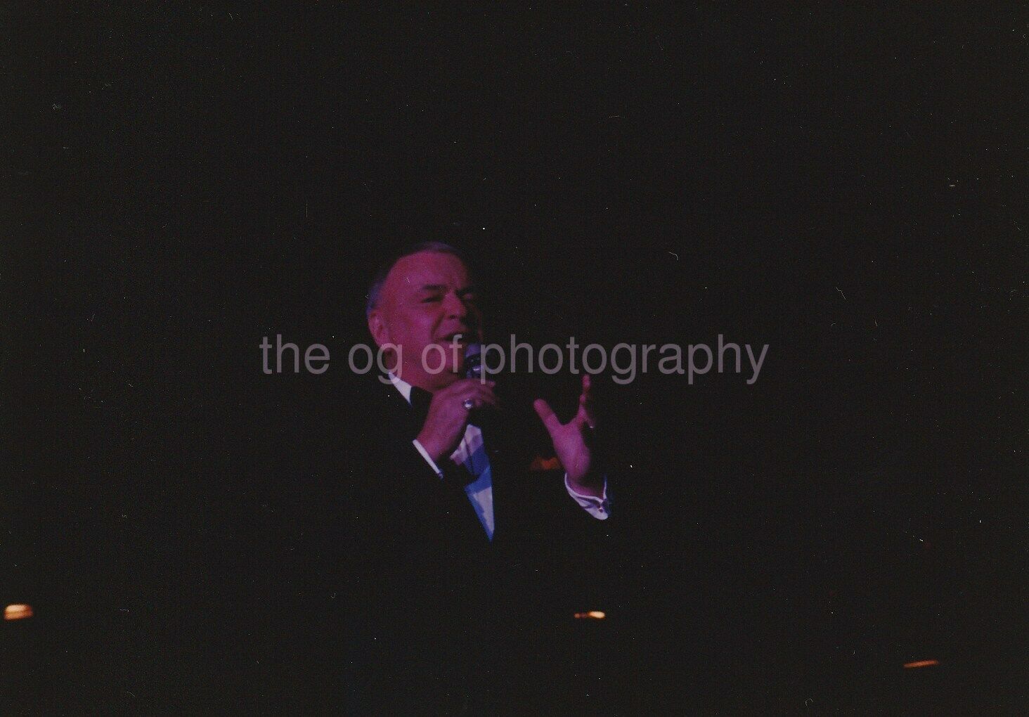FRANK SINATRA IN CONCERT Found Photo Poster painting COLORLEGENDARY SINGER 94 4