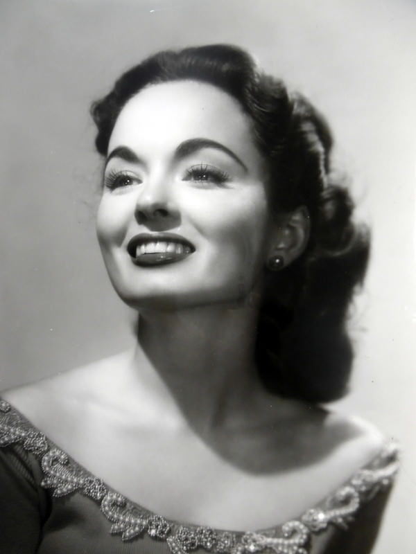 Ann Blyth Film 8 x 10 Photo Poster painting Studio Portrait Shot Sally & Saint Anne dt55