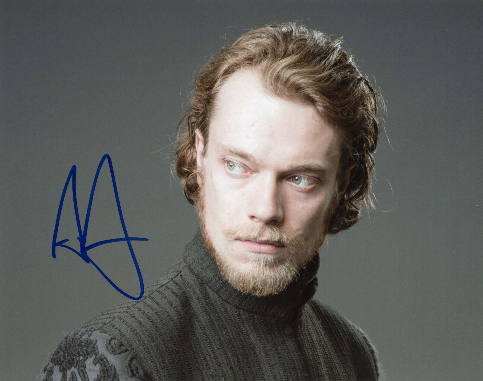 ~~ ALFIE ALLEN Authentic Hand-Signed GAME OF THRONES