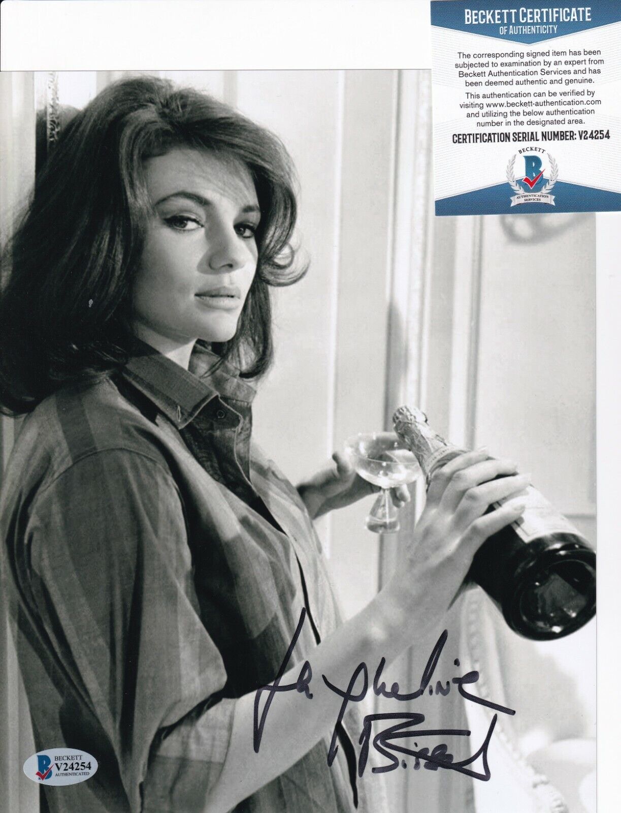 JACQUELINE BISSET signed (BULLITT) Sexy Movie 8X10 Photo Poster painting BECKETT BAS V24254