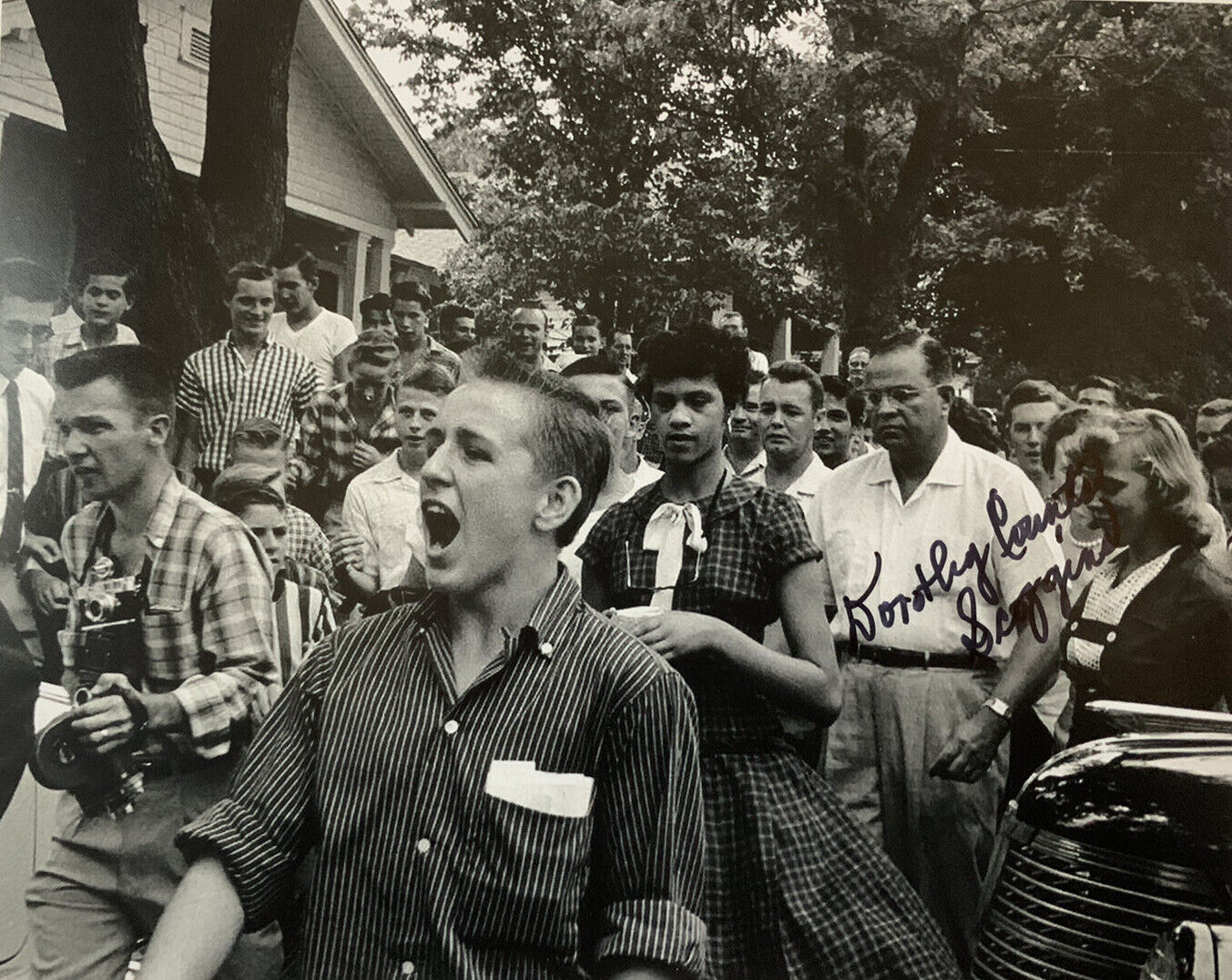 DOROTHY COUNTS HAND SIGNED 8x10 Photo Poster painting CIVIL RIGHTS ACTIVIST AUTOGRAPH RARE