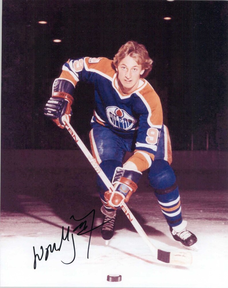 Wayne Gretzky Signed Autographed Glossy 8x10 Photo Poster painting Edmonton Oilers - COA Matching Holograms