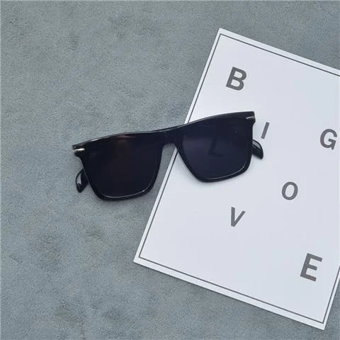 The same square sunglasses of European and American stars for men and women, personalized retro sunglasses_ viptrois