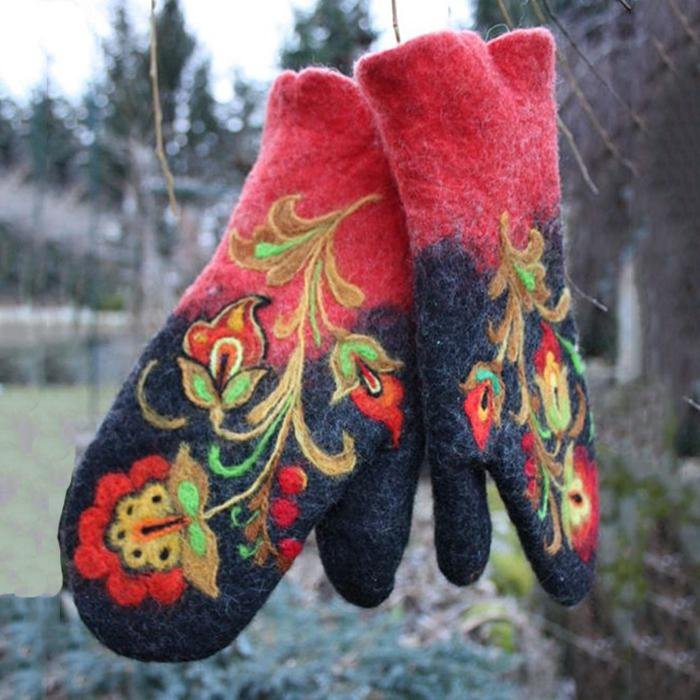 Color Matching Embroidered Warm Gloves