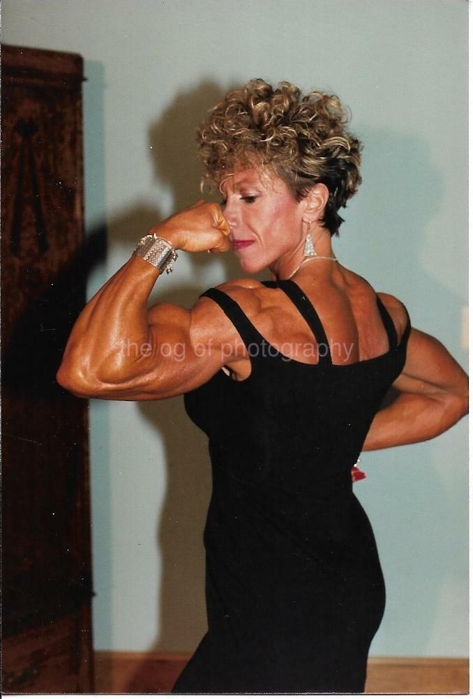 FEMALE BODYBUILDER 80's 90's FOUND Photo Poster painting Color MUSCLE WOMAN Original EN 111 18 I