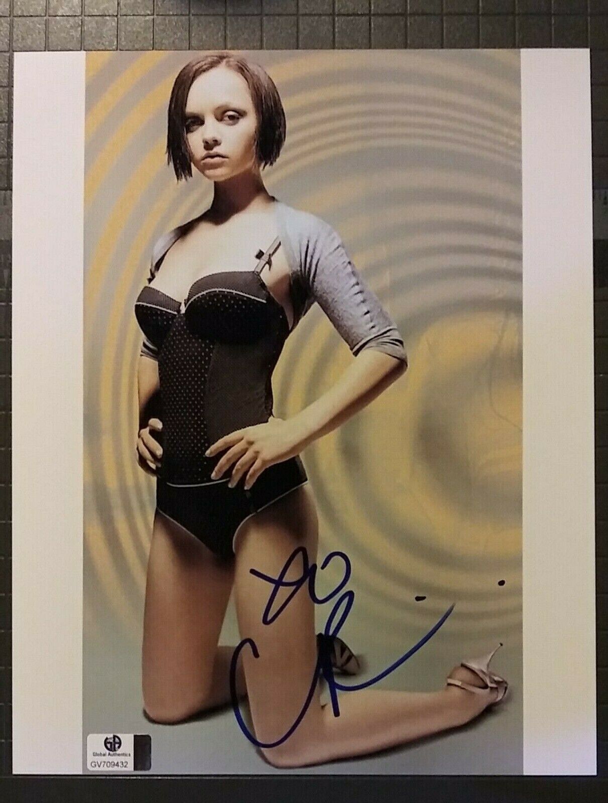 Christina Ricci signed 8x10 COA GAI sticker