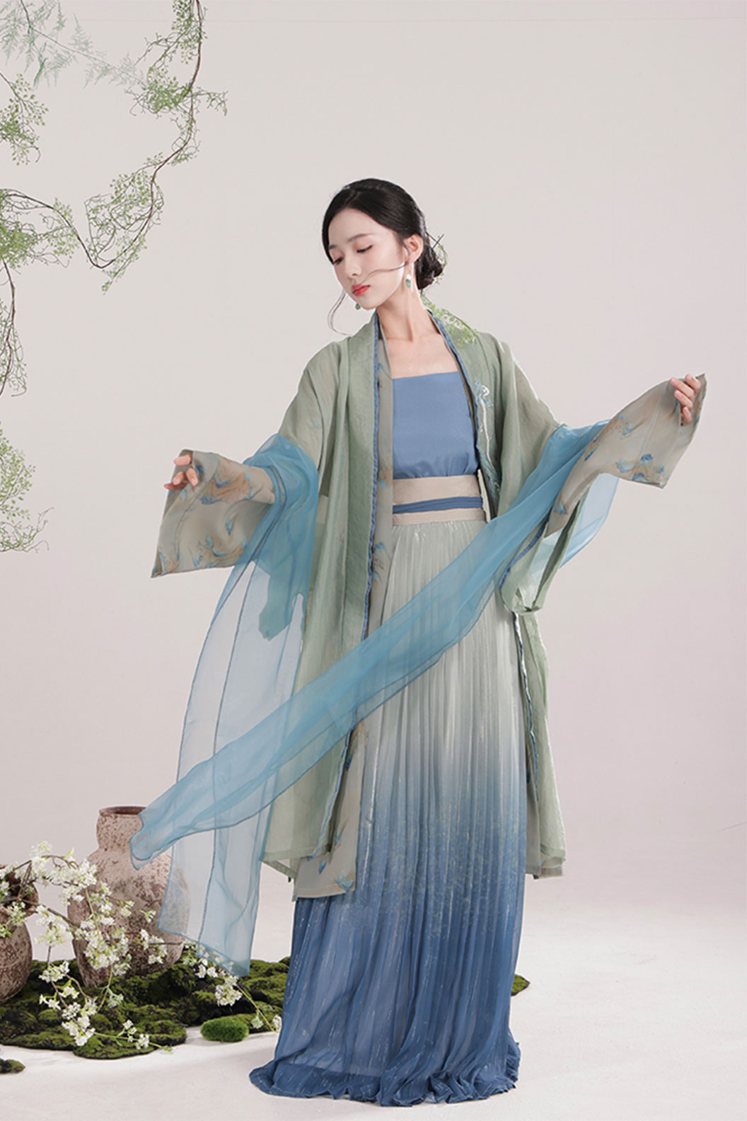 Song Dynasty Blue Hanfu Dress with Embroidered Double Cloak and Pleated Skirt - yuanshandai 远山黛 Stupa Stones