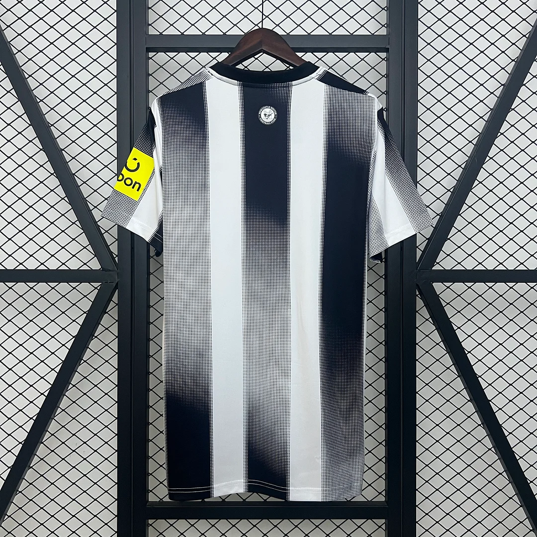 25/26 Newcastle United Home Football Shirt 1:1 Thai Quality