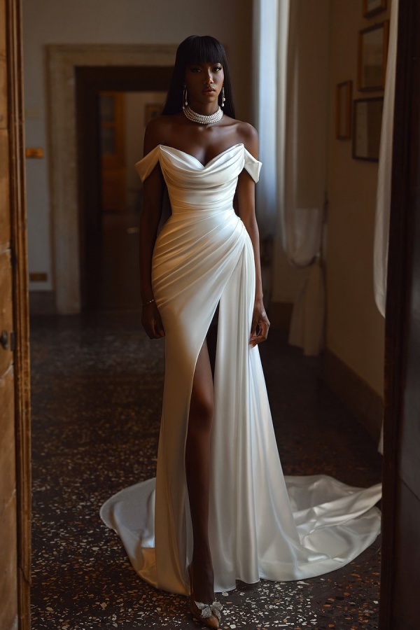 Cream-Colored Off-The-Shoulder Pleated Split Long Wedding Dress | ZT0252
