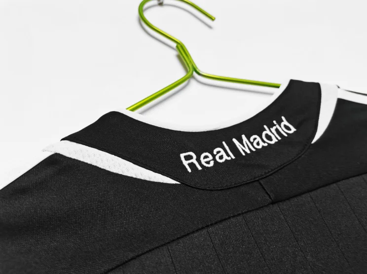 Retro 2006-07 Real Madrid Third Away Football Shirt