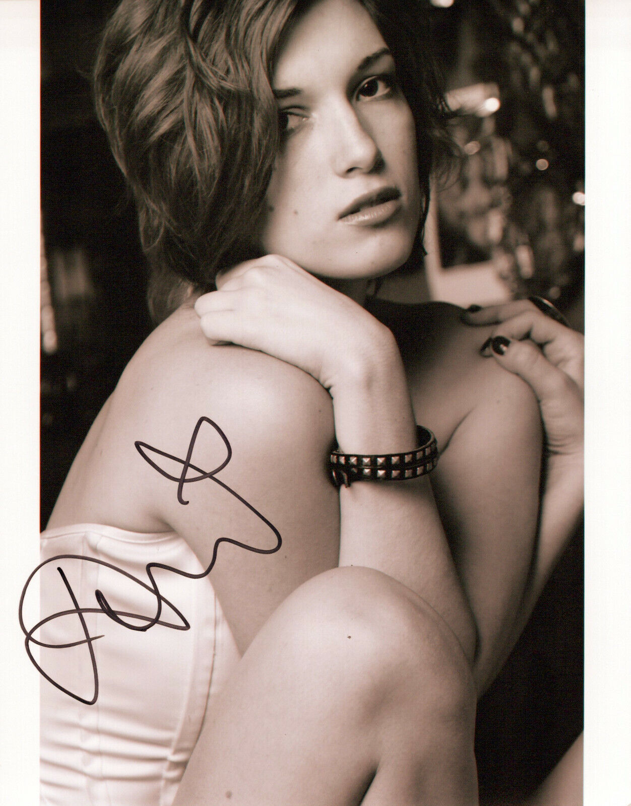 Dani Thorne glamour shot autographed Photo Poster painting signed 8x10 #7