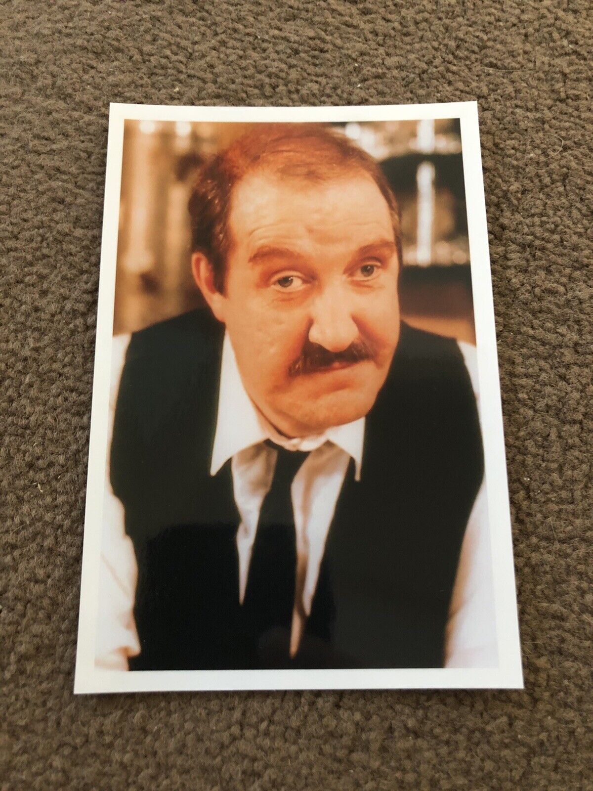 GORDEN KAYE (ALLO ALLO) UNSIGNED Photo Poster painting- 6x4”