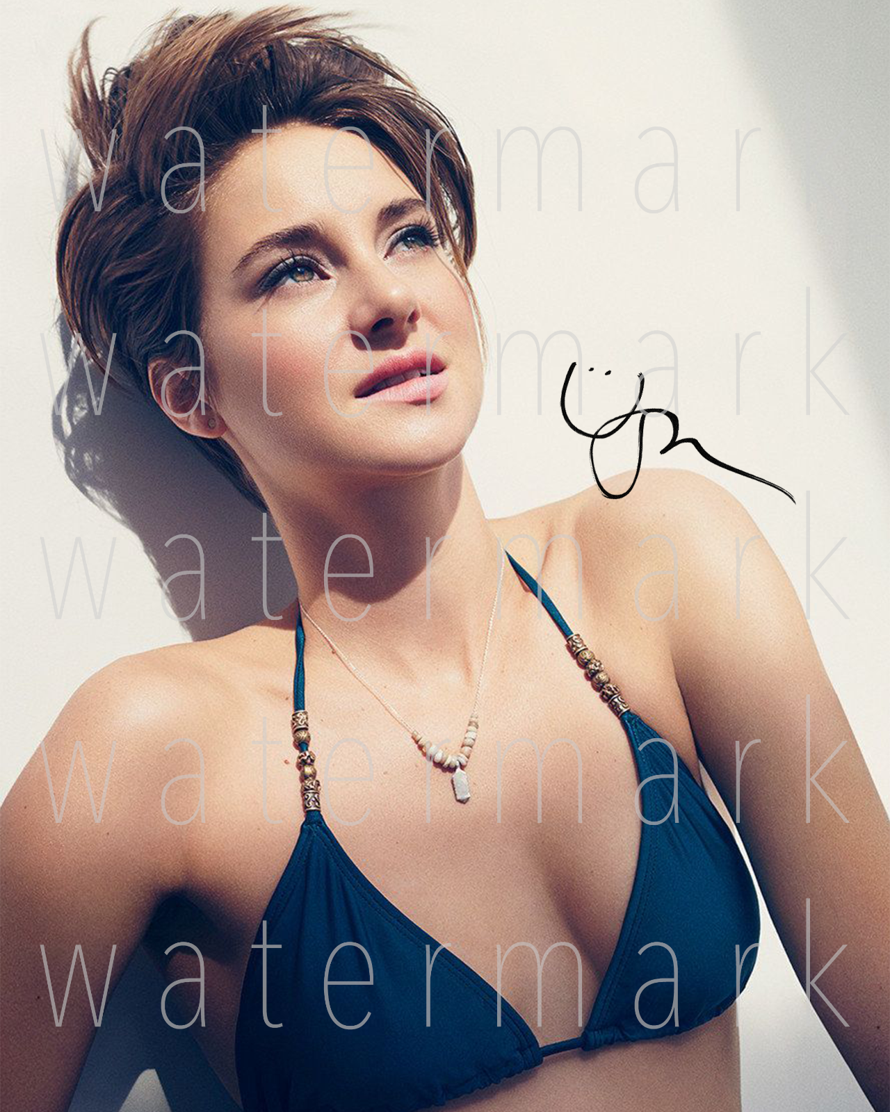 Shailene Woodley signed sexy hot nude 8X10 Photo Poster painting picture poster autograph RP