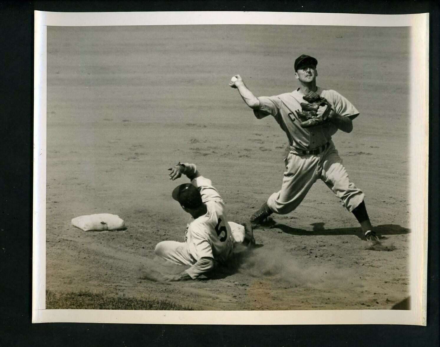 Eddie Miller Cookie Lavagetto 1946 Press Photo Poster painting Brooklyn Dodgers Cincinnati Reds