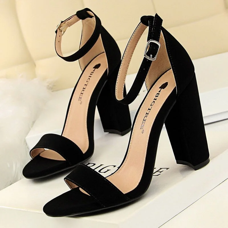 2019 New Women Sandals Patent Leather Women High Heels Shoes Sexy Women Pumps Fashion Wedding Shoes 921