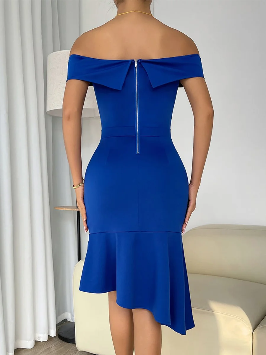 Irregular dress with a straight neck