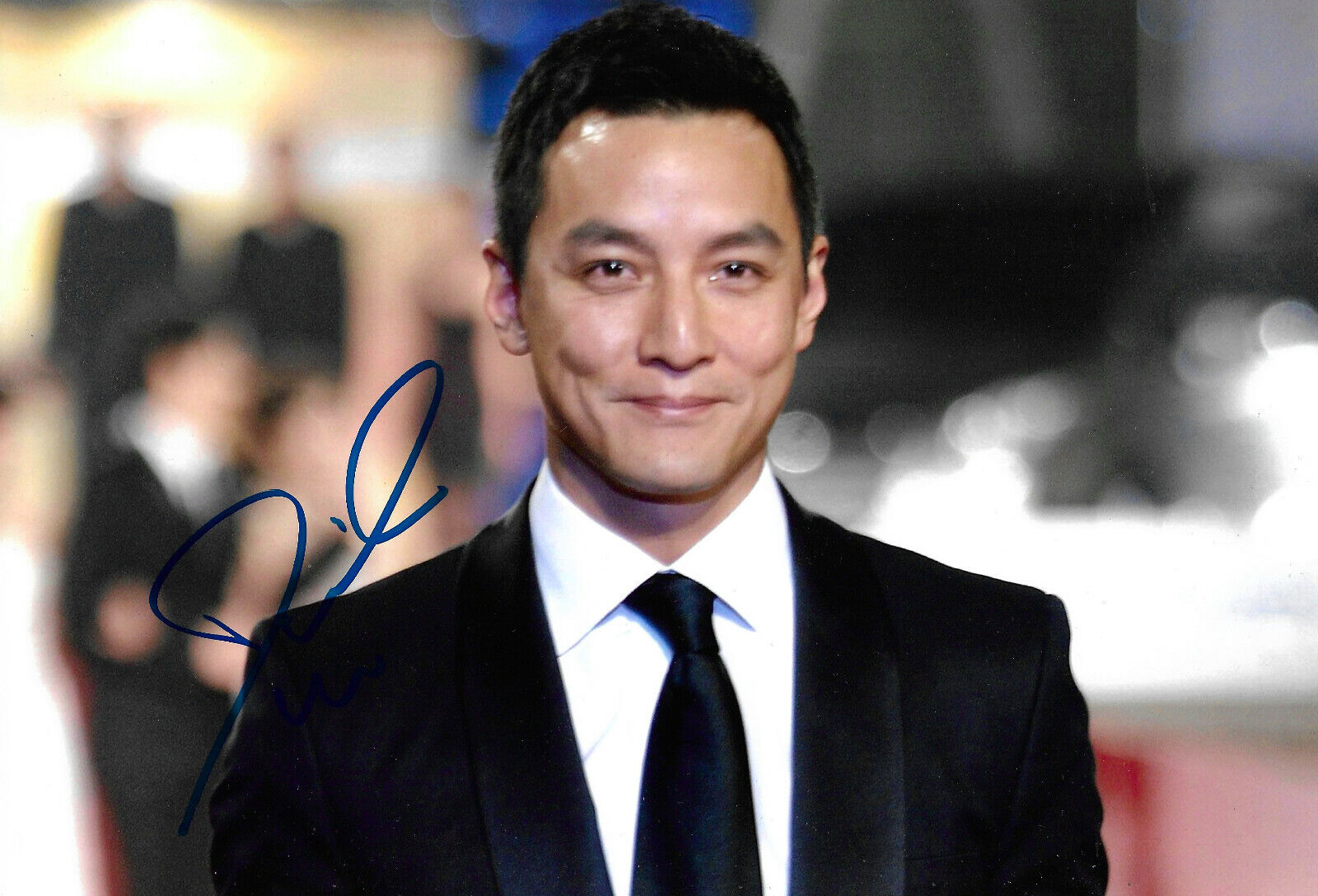 Daniel Wu signed 8x12 inch Photo Poster painting autograph