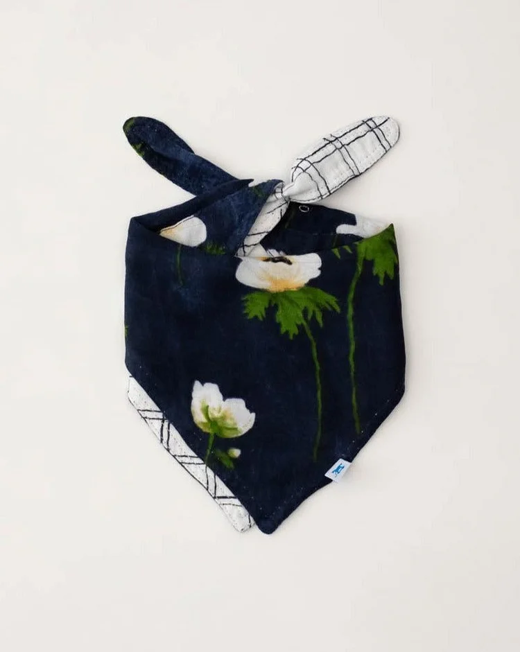 Deluxe Muslin Reversible Bandana Bib - White Anemone