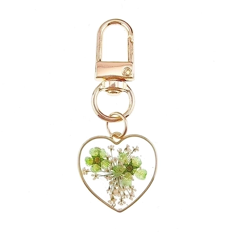 5 Pieces Pastoral Minimalist Heart Shape Flower Alloy Resin Keychain