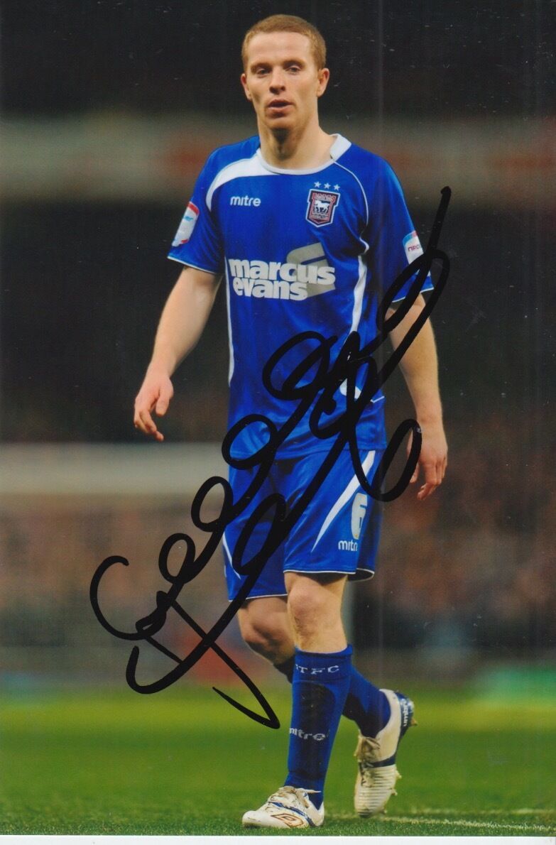 IPSWICH TOWN HAND SIGNED GRANT LEADBITTER 6X4 Photo Poster painting.