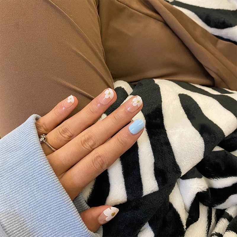 24Pcs/box wholesales Fake Nails Press On for women Bride White Flower designs Artificial Nail tips full cover acryl False Nails-Nail Inspo