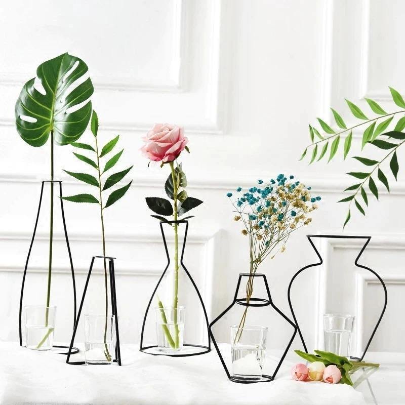 Minimal Iron Line Vase Holder