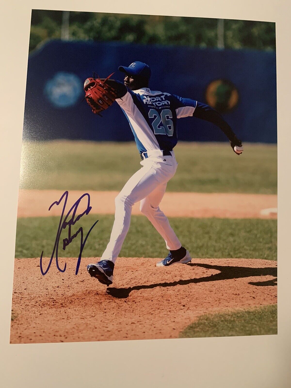 yadier alvarez Signed 11x14 Photo Poster painting Pic Auto Dodgers