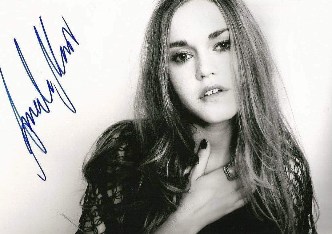 Amanda Mair SINGER autograph, In-Person signed Photo Poster painting