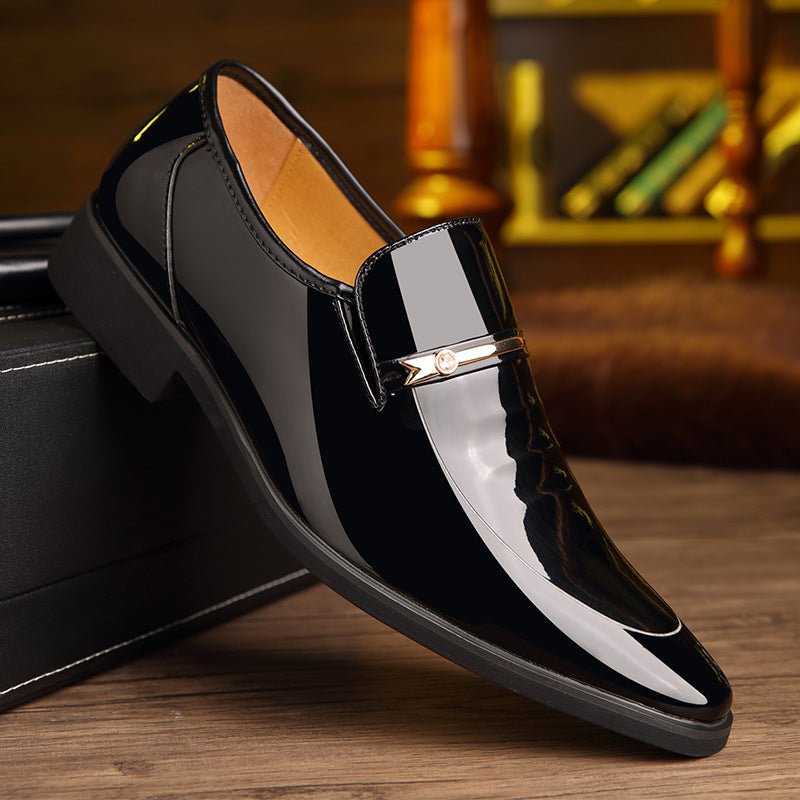 Pointed patent leather men's shoes
