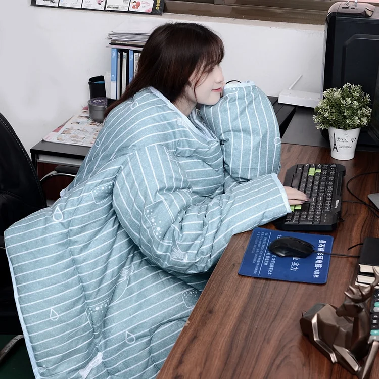 Multifunctional Sleeveable Wearable Quilt Pillow
