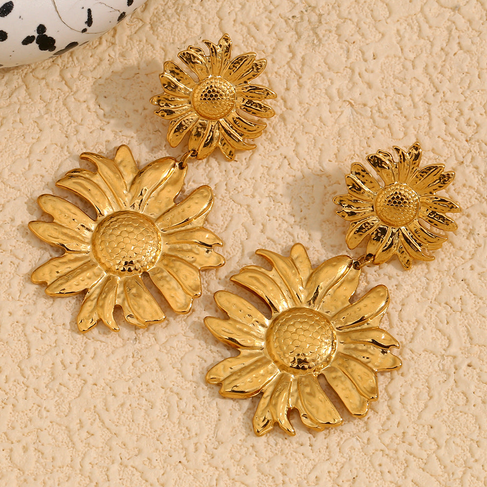Ins Fashion French Exaggerated Retro Earrings Stainless Steel 18K Gold Plated Large And Small Daisy Earrings For Women