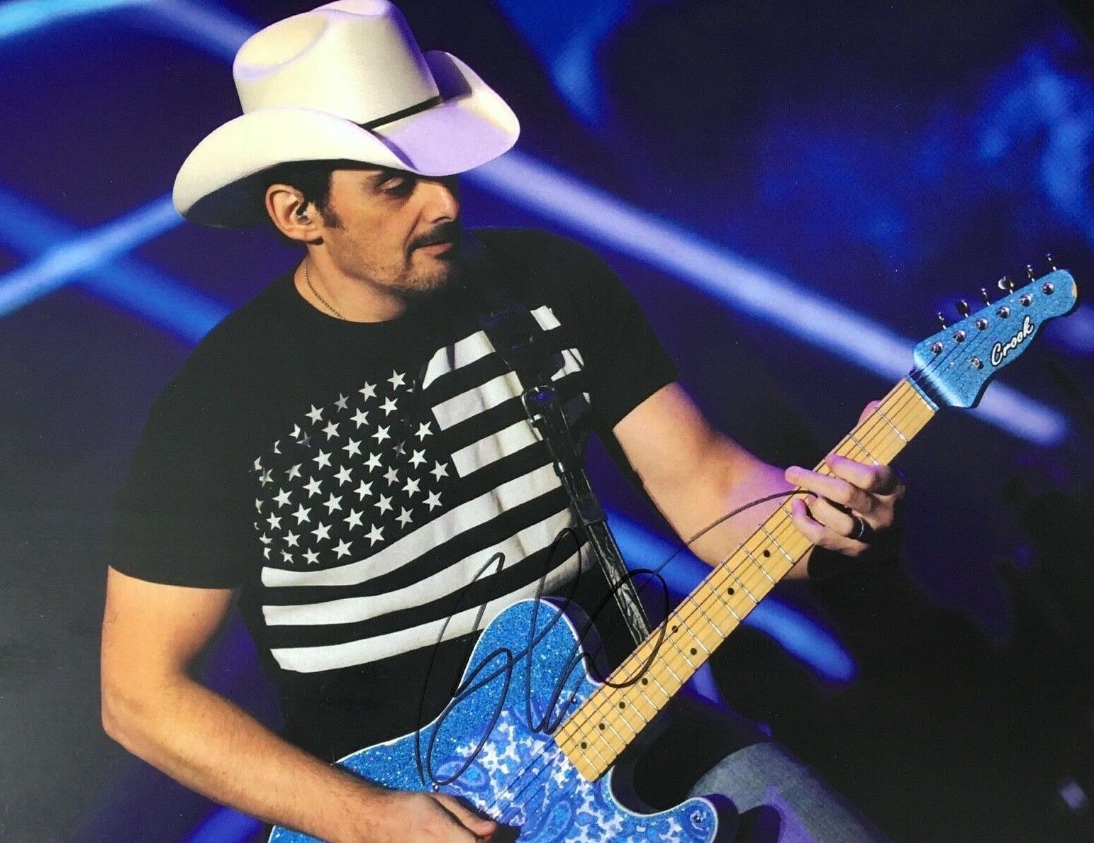 BRAD PAISLEY - CHART TOPPING COUNTRY SUPERSTAR - EXCELLENT SIGNED COLOUR Photo Poster painting